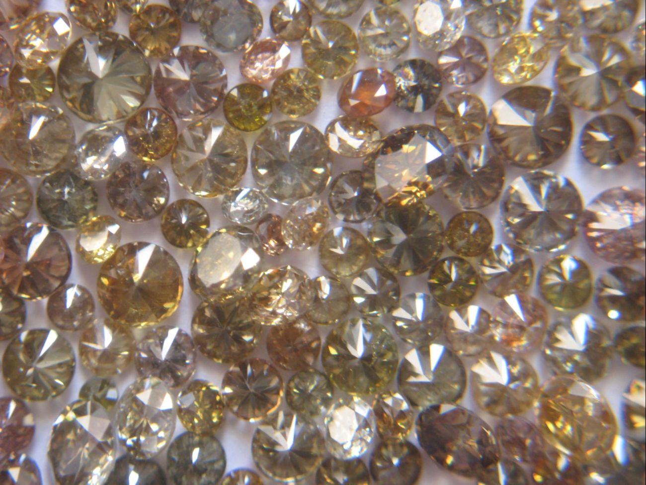 Fancy Colors Round Brilliant Cut Diamonds