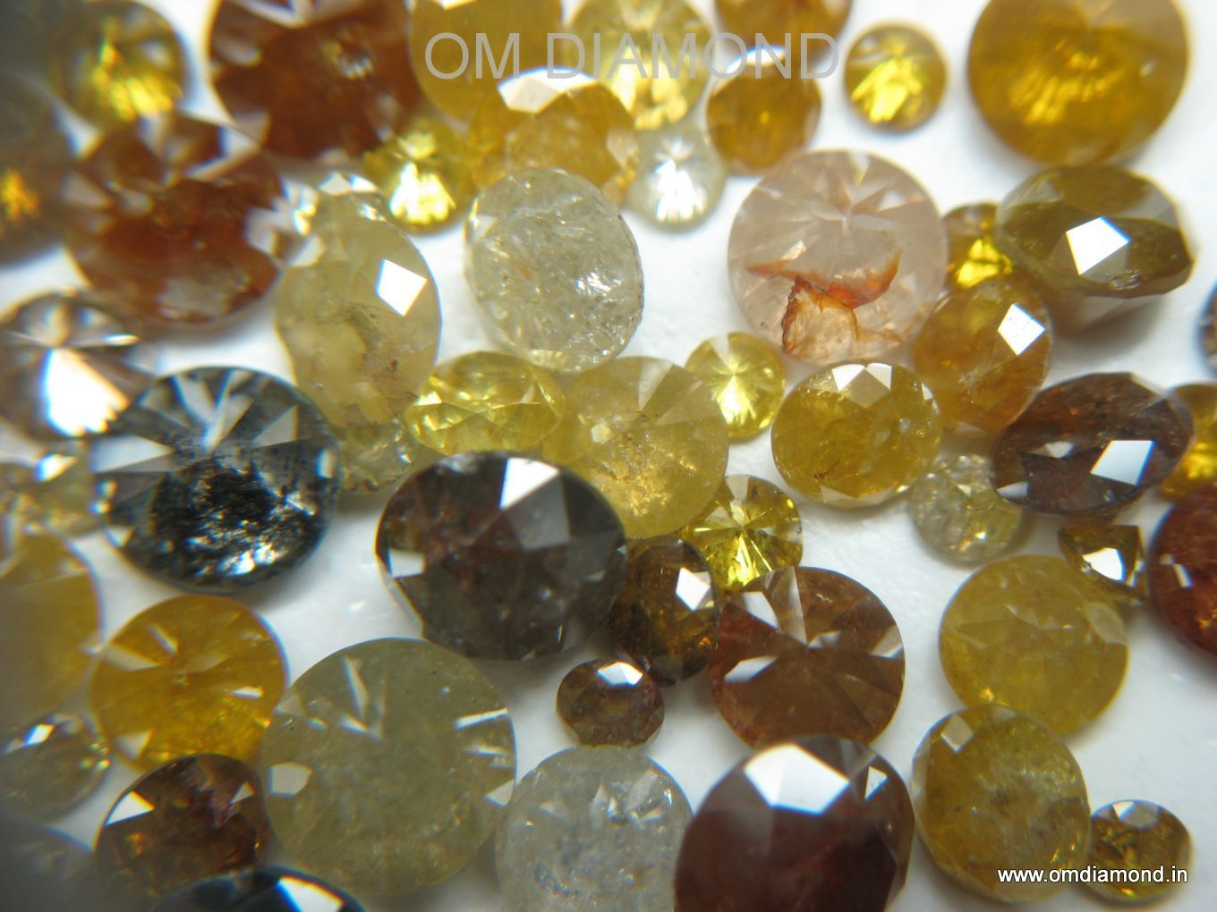 Fancy Colors Round Brilliant Cut Diamonds