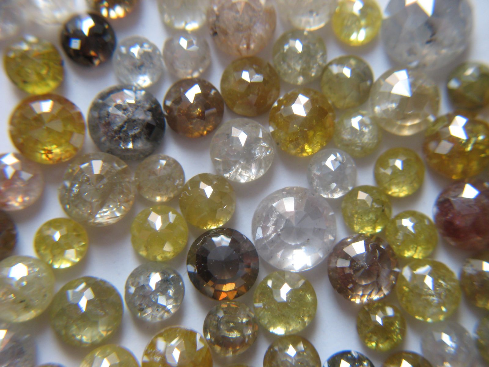 Fancy Colors Round Mirror Cut Diamonds