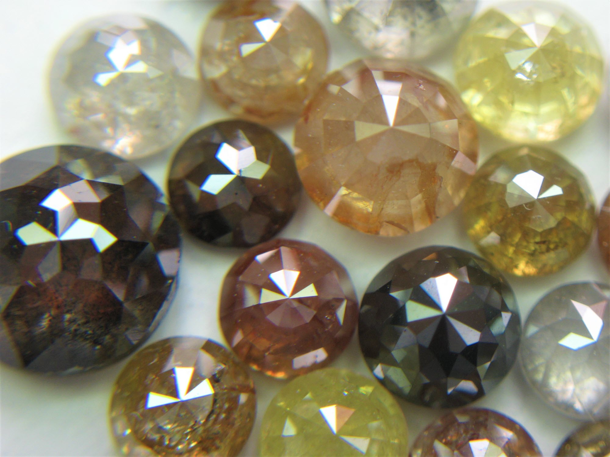 Fancy Colors Round Mirror Cut Diamonds