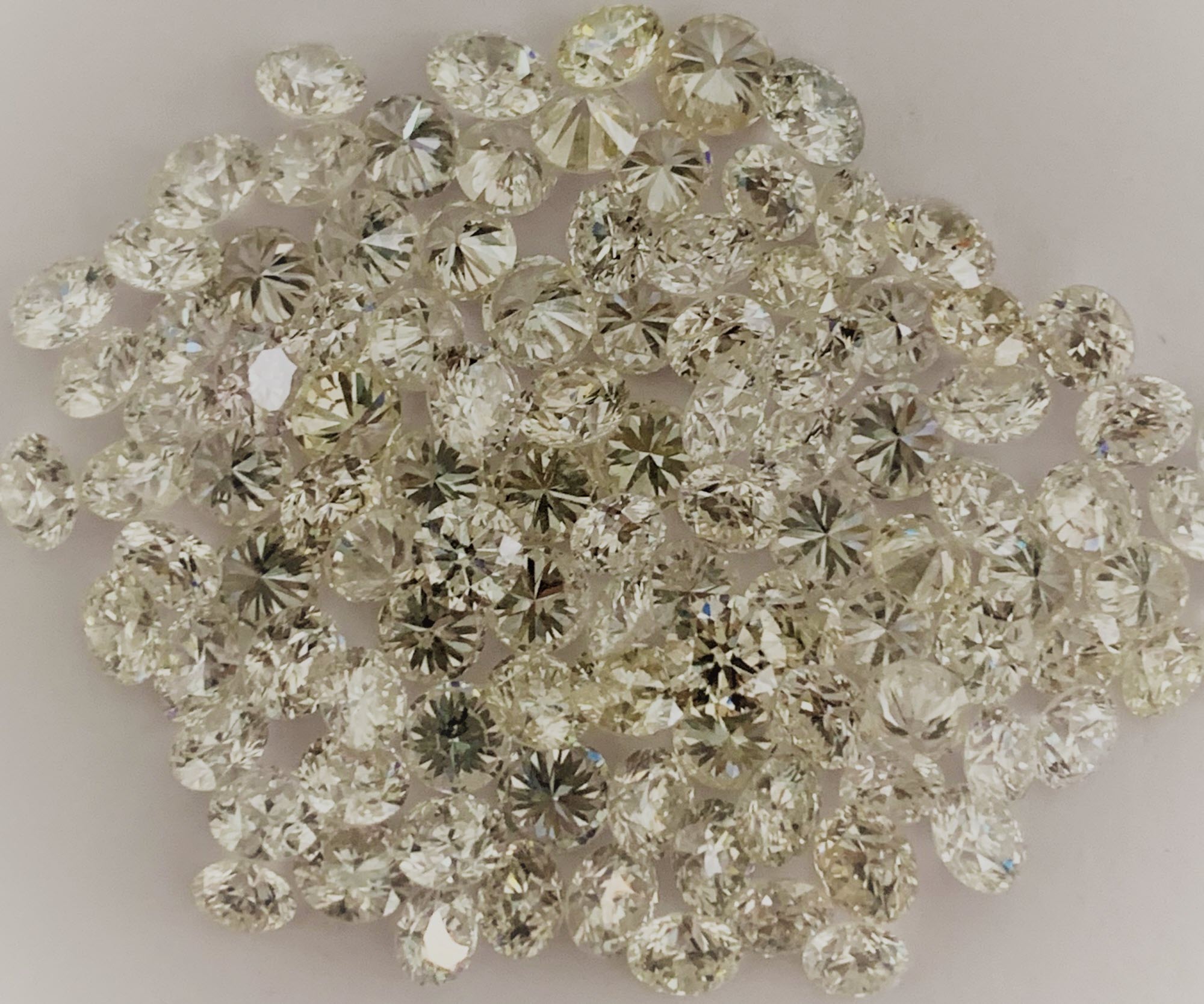 Light Brown Round Brilliant Cut Diamonds