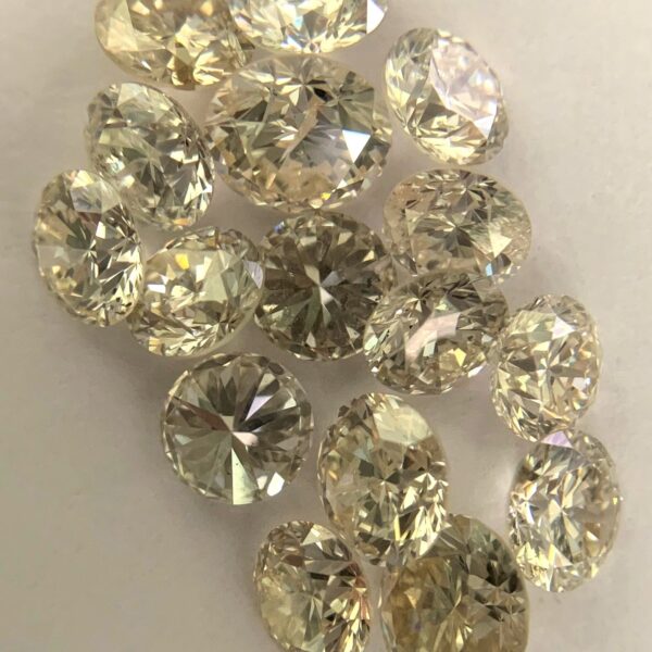 Brown Round Brilliant Cut Diamonds